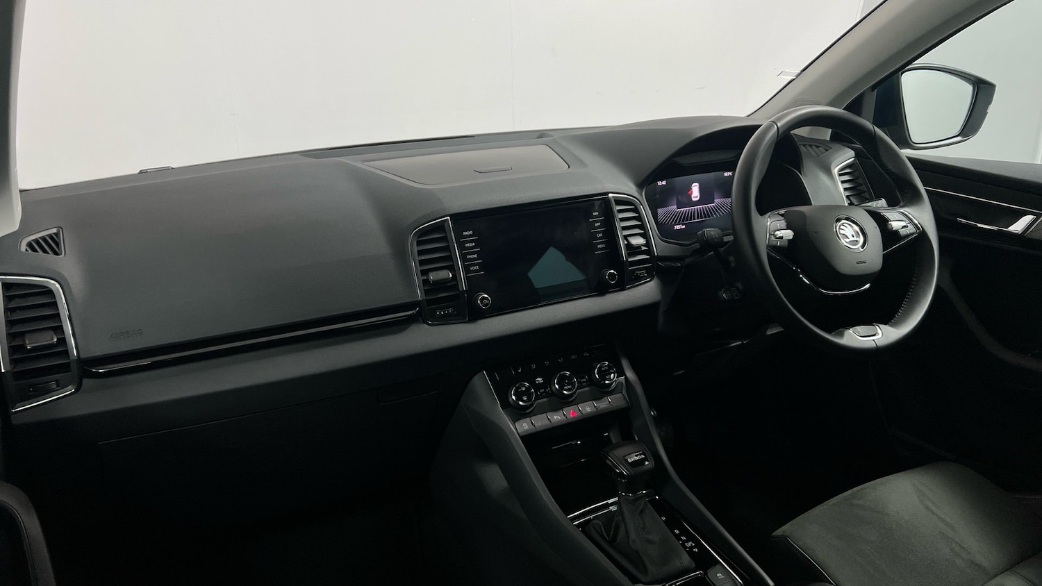 Used Skoda Karoq 2023 for sale - 76675621: Photo 2