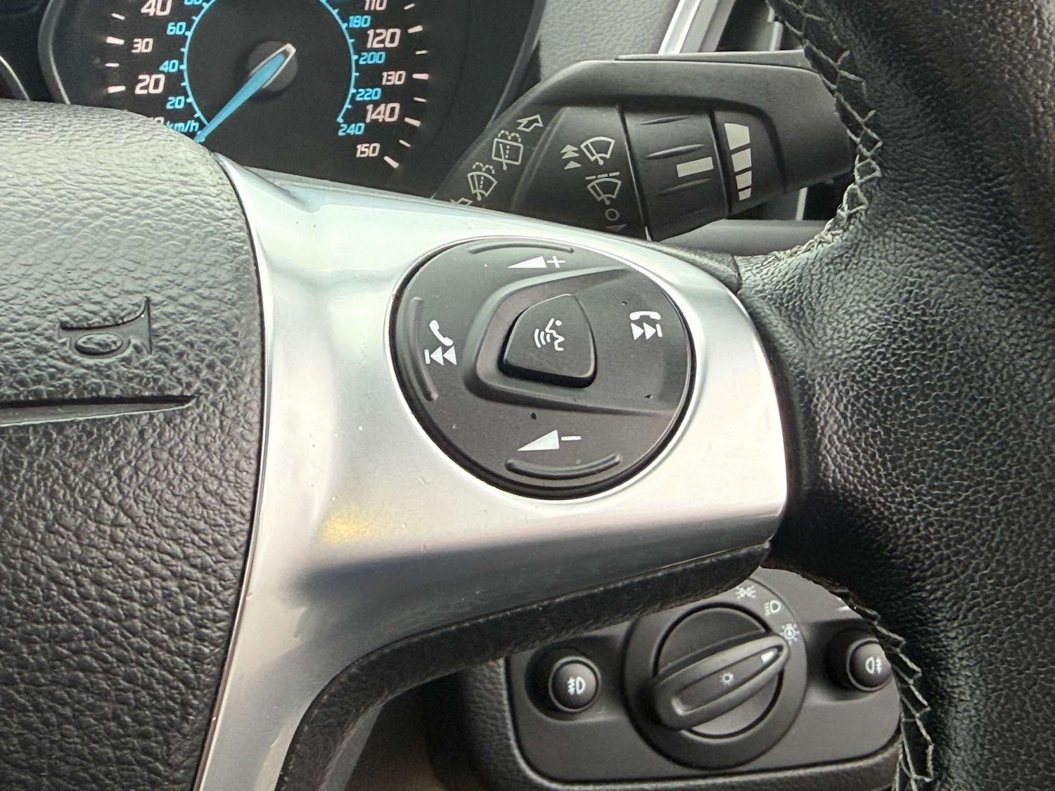 Used Ford Kuga 2014 for sale - 77690672: Photo 40