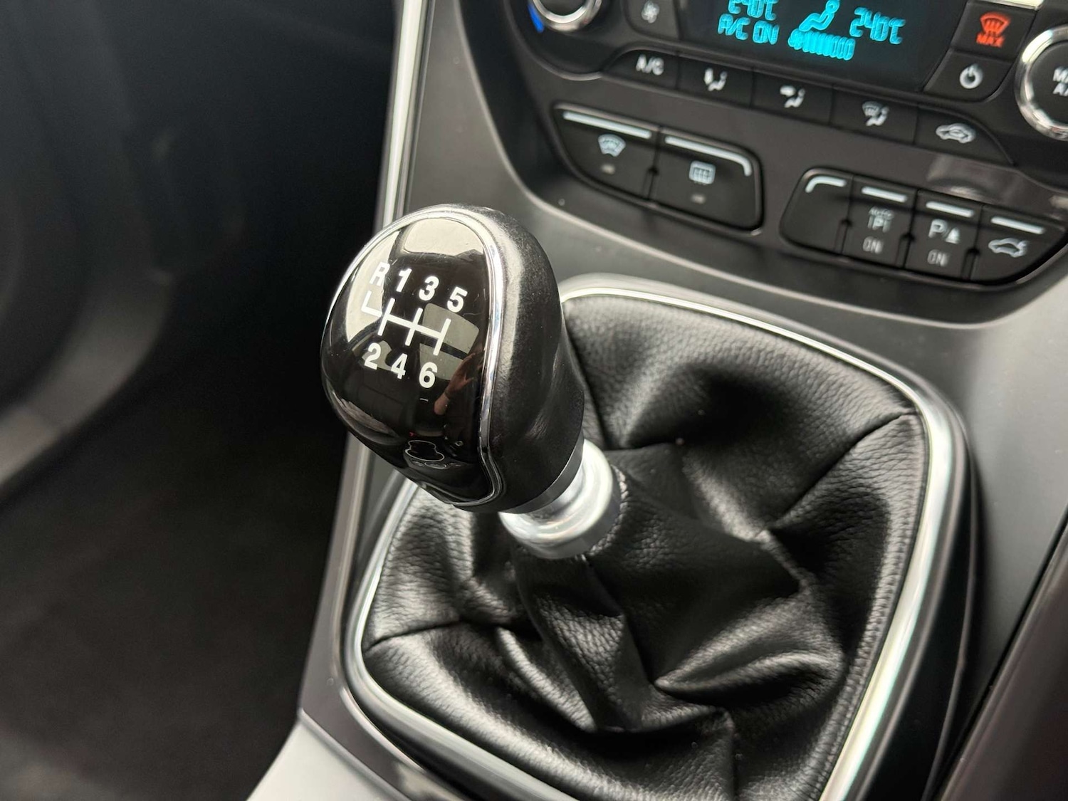 Used Ford Kuga 2014 for sale - 77690672: Photo 44