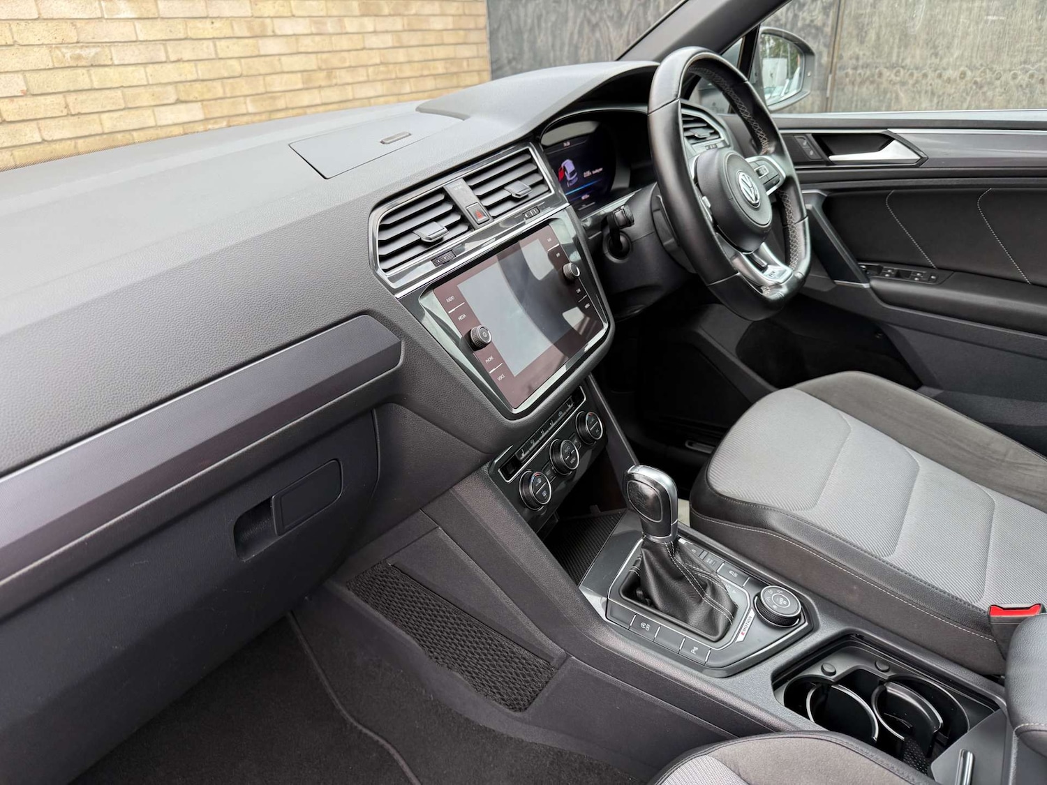 Used Volkswagen Tiguan 2017 for sale - 76255884: Photo 3