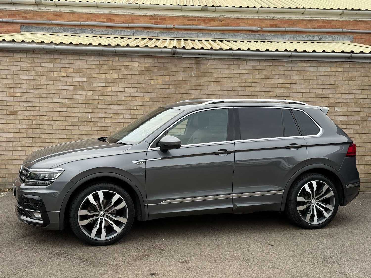 Used Volkswagen Tiguan 2017 for sale - 76255884: Photo 35