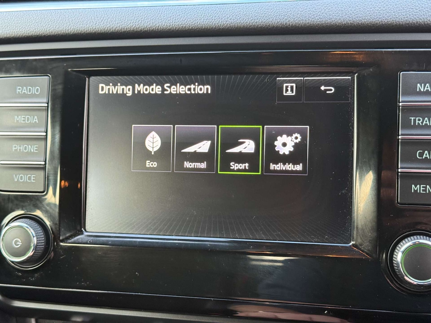 Used Skoda Octavia 2015 for sale - 76735841: Photo 61