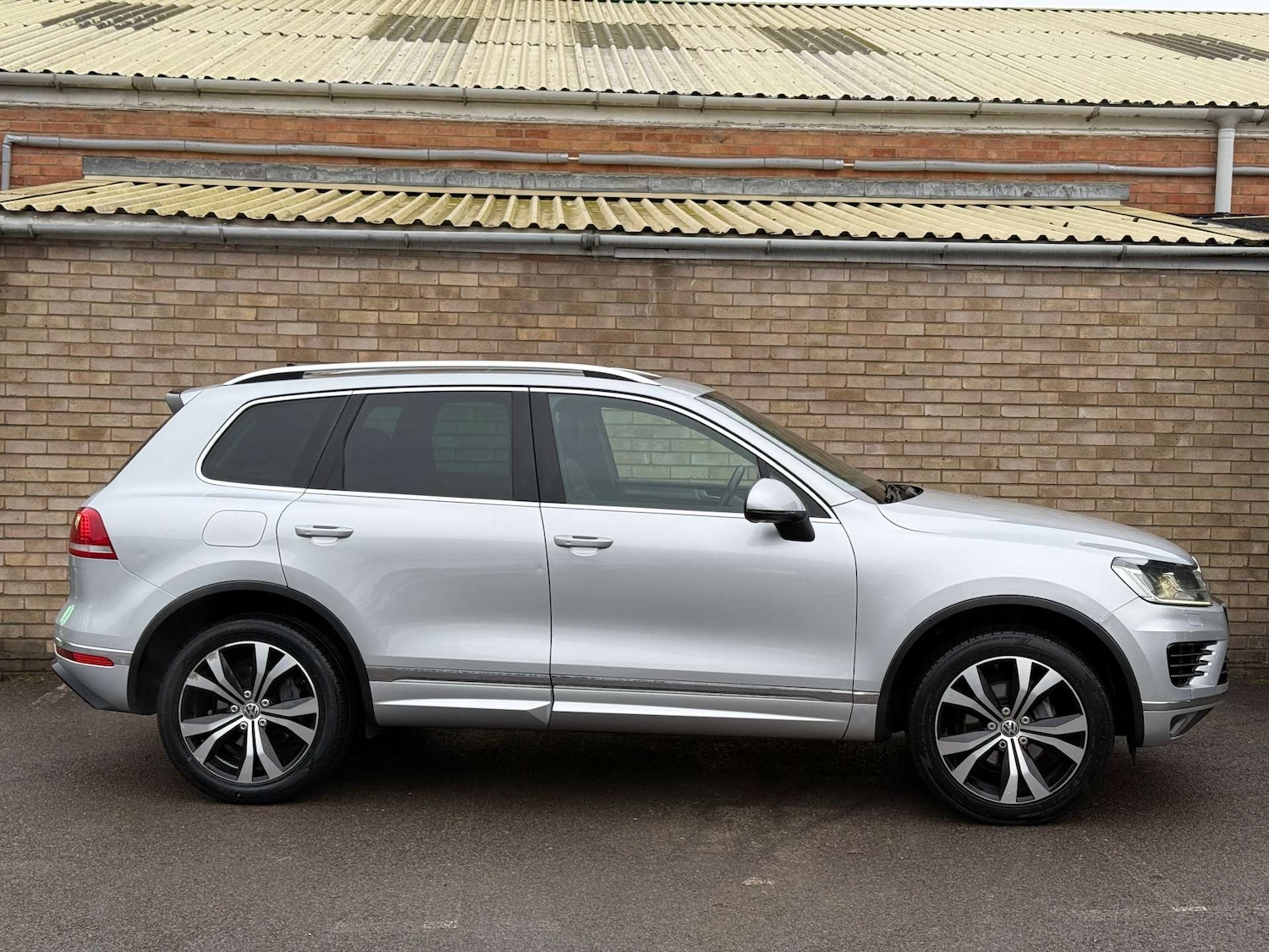 Used Volkswagen Touareg 2017 for sale - 77022440: Photo 32