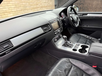 Used Volkswagen Touareg 2017 for sale - 77022440: Photo