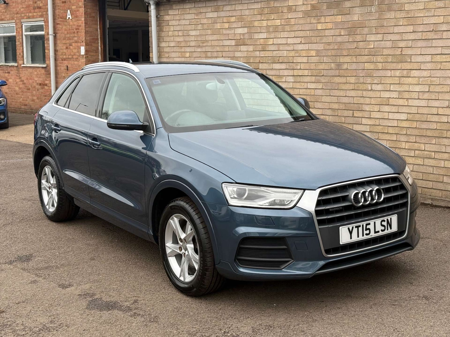 Used Audi Q3 2015 for sale - 76949878: Photo 4