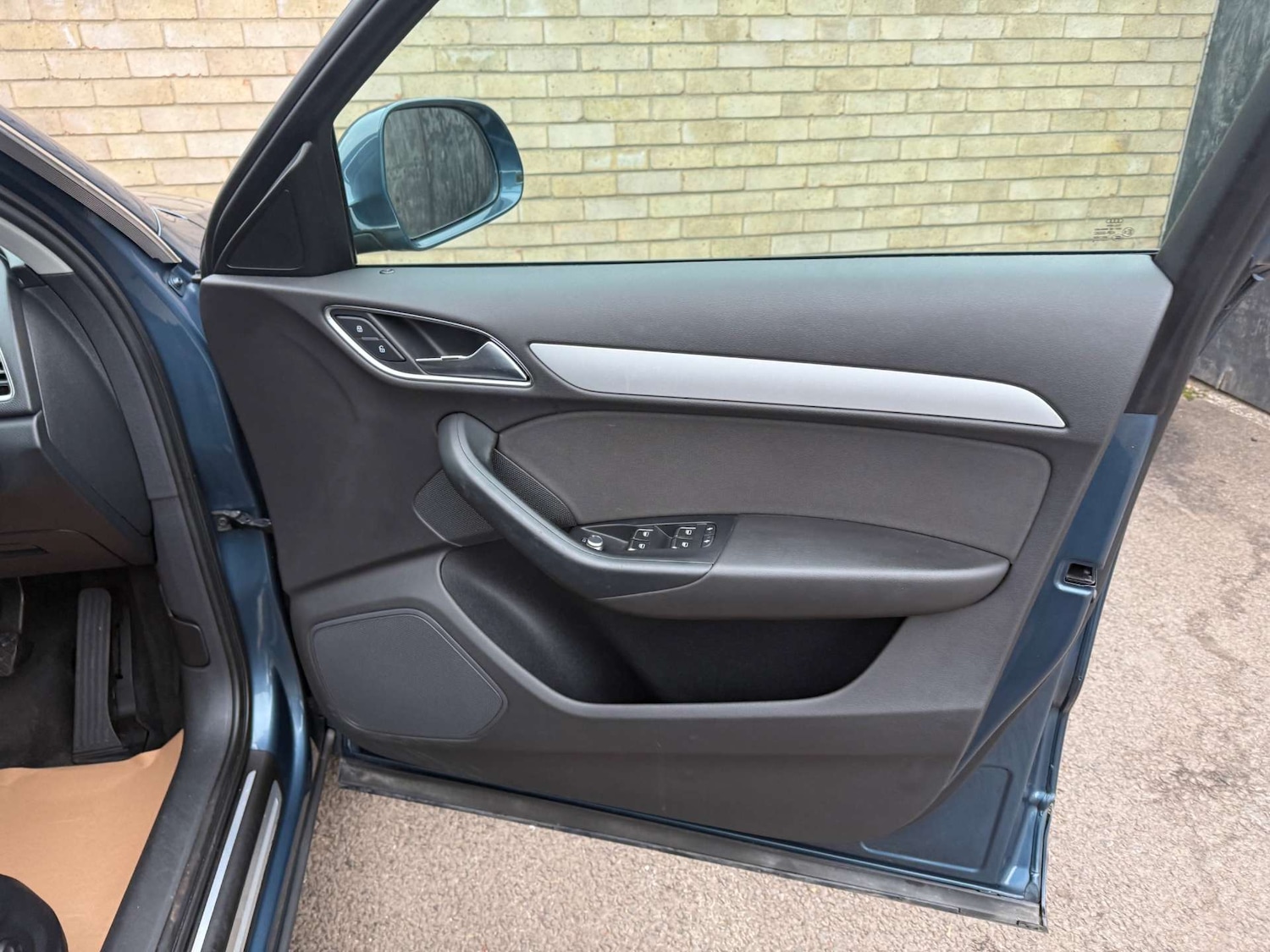 Used Audi Q3 2015 for sale - 76949878: Photo 43