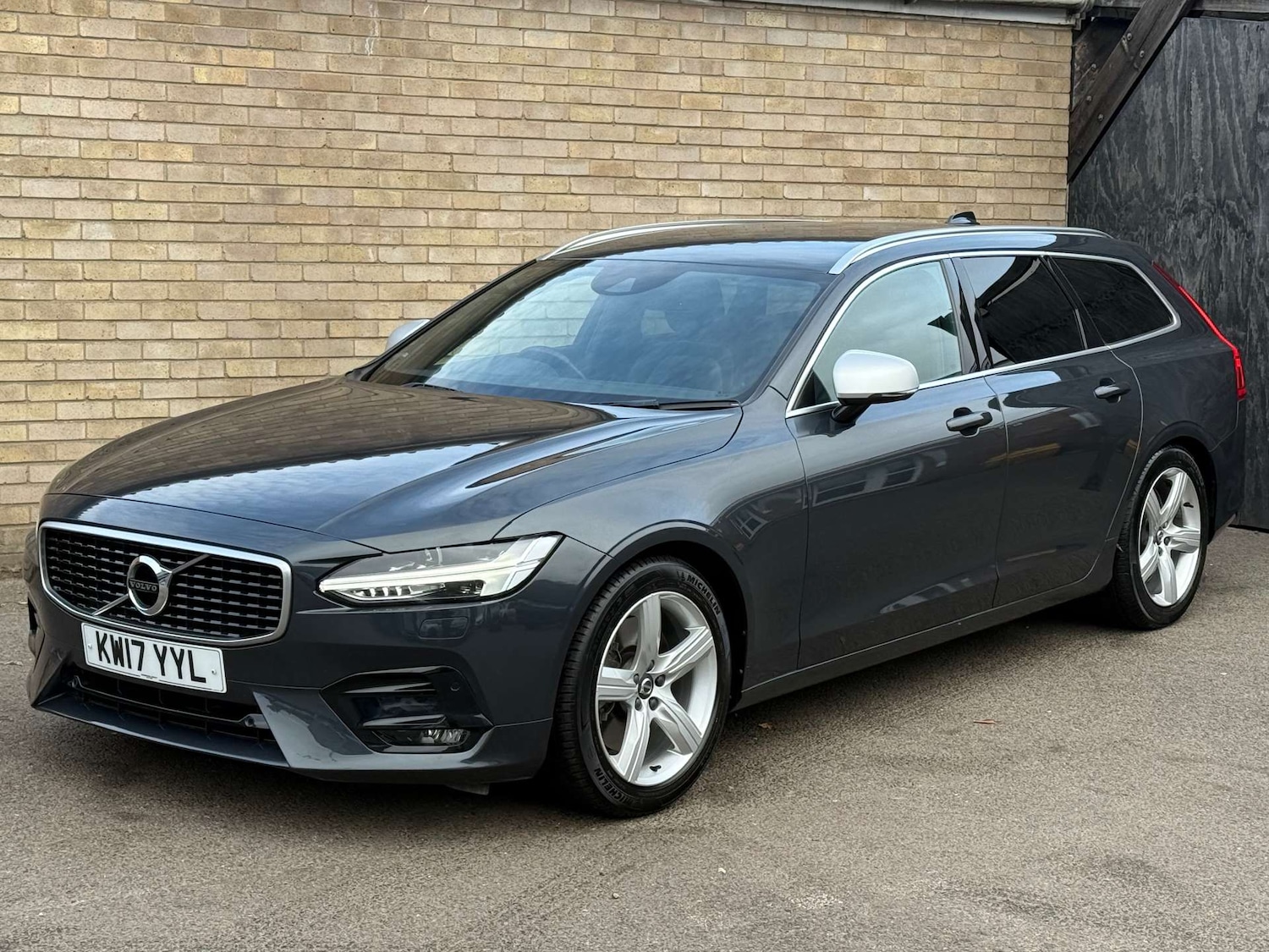 Used Volvo V90 2017 for sale - 76197210: Photo 1