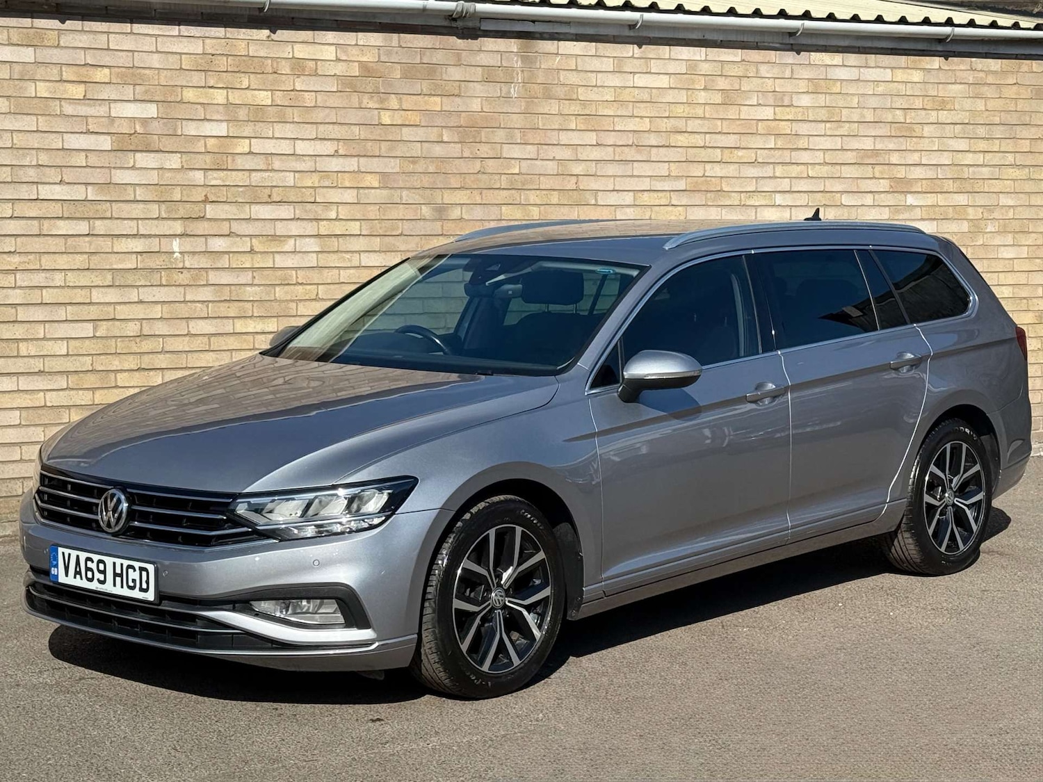 Used Volkswagen Passat 2020 for sale - 76105306: Photo 1