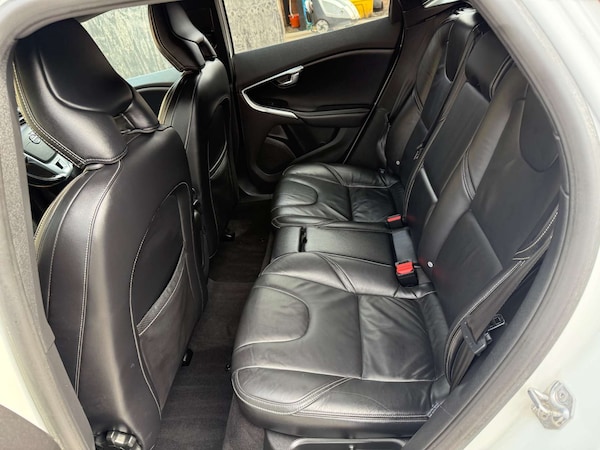 Used Volvo V40 2016 for sale - 76275284: Photo 36
