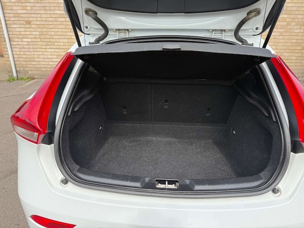 Used Volvo V40 2016 for sale - 76275284: Photo 41