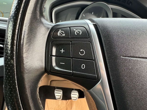 Used Volvo V40 2016 for sale - 76275284: Photo 47