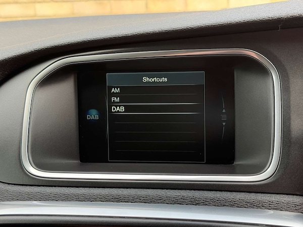 Used Volvo V40 2016 for sale - 76275284: Photo 52