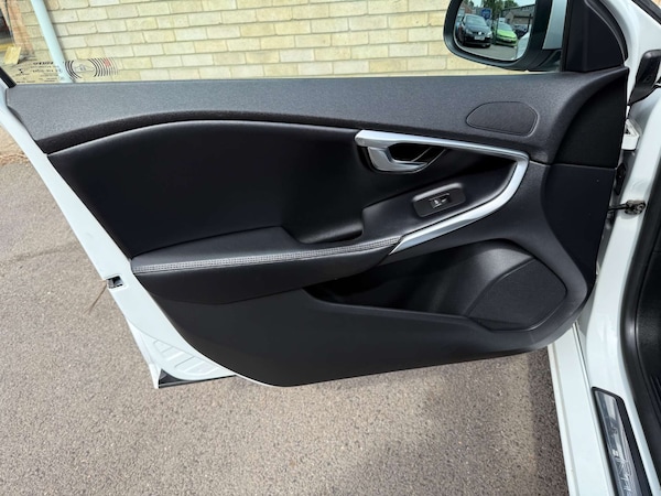 Used Volvo V40 2016 for sale - 76275284: Photo 59
