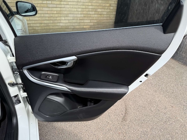 Used Volvo V40 2016 for sale - 76275284: Photo 61