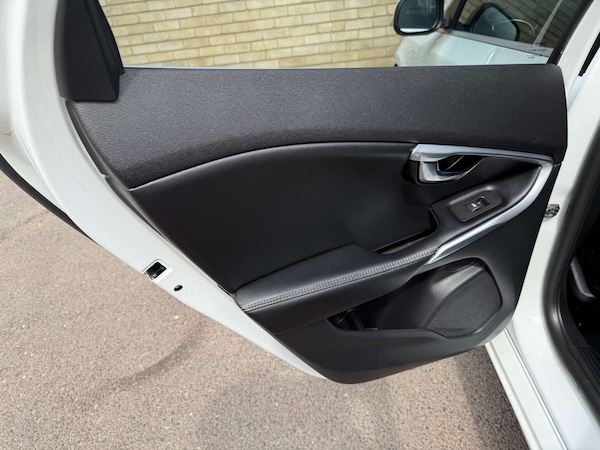 Used Volvo V40 2016 for sale - 76275284: Photo 62