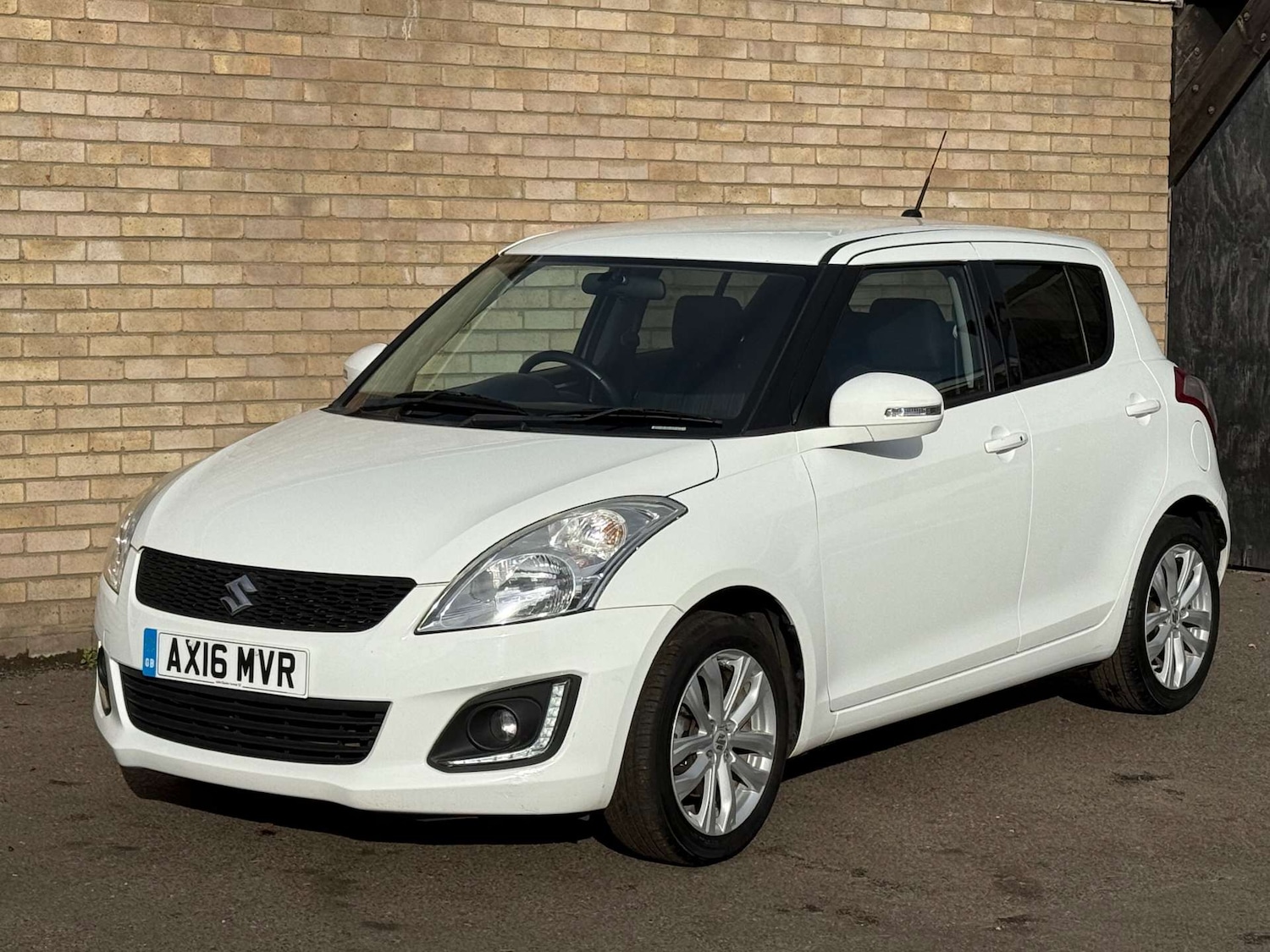 Used Suzuki Swift 2016 for sale - 76602019: Photo 1