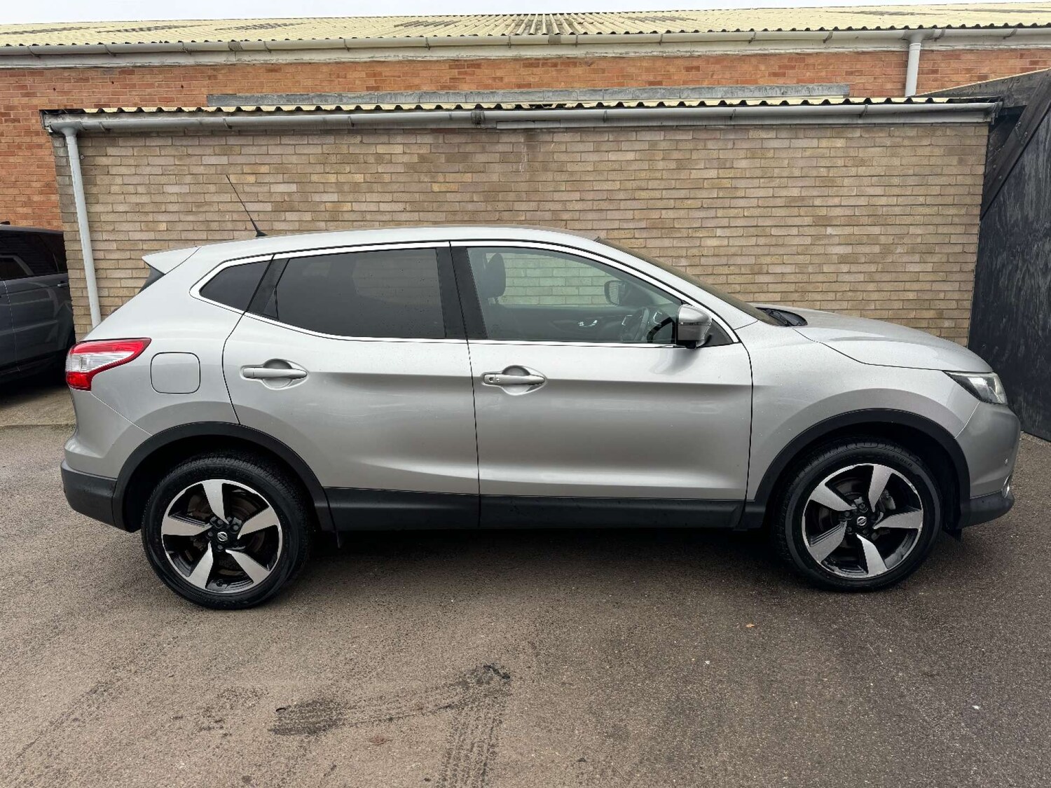 Used Nissan Qashqai 2017 for sale - 76330093: Photo 30
