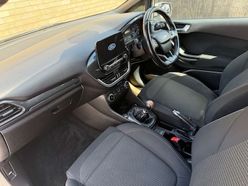 Used Ford Fiesta 2018 for sale - 76277540: Photo