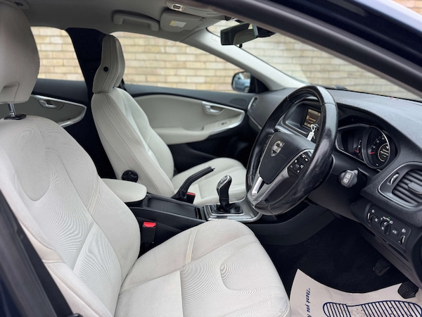 Used Volvo V40 2014 for sale - 74772224: Photo 40