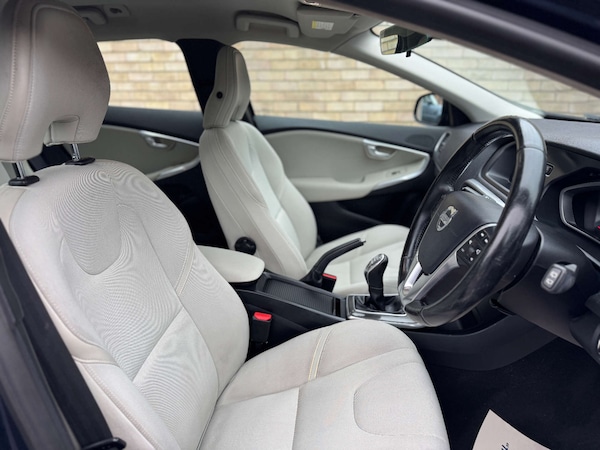 Used Volvo V40 2014 for sale - 74772224: Photo 41
