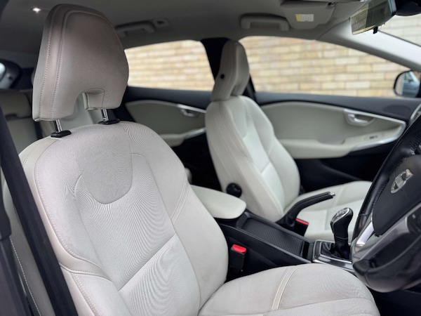 Used Volvo V40 2014 for sale - 74772224: Photo 42