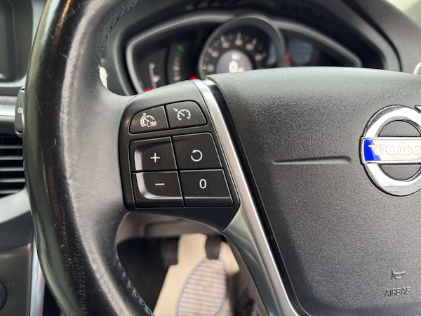 Used Volvo V40 2014 for sale - 74772224: Photo 46