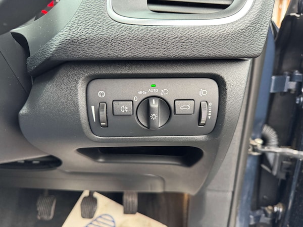Used Volvo V40 2014 for sale - 74772224: Photo 53