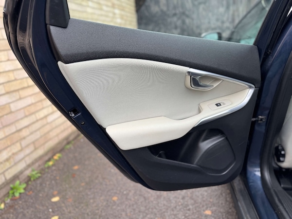 Used Volvo V40 2014 for sale - 74772224: Photo 75