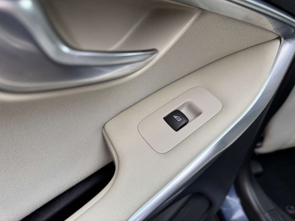 Used Volvo V40 2014 for sale - 74772224: Photo 76
