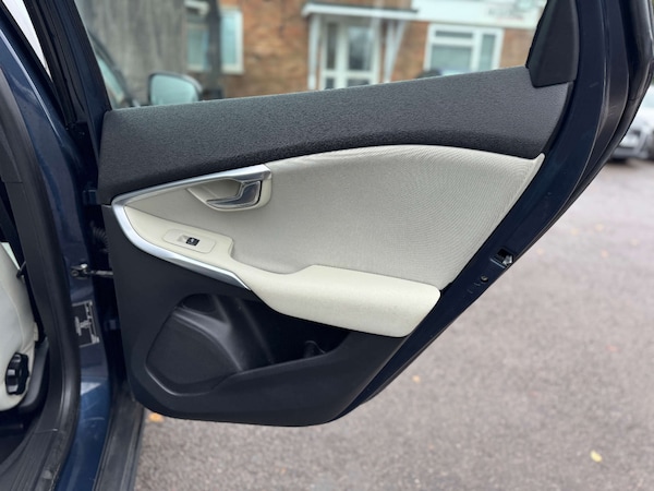 Used Volvo V40 2014 for sale - 74772224: Photo 81