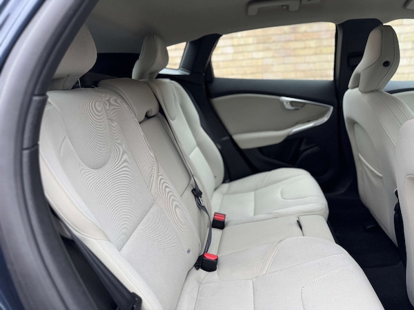 Used Volvo V40 2014 for sale - 74772224: Photo 85