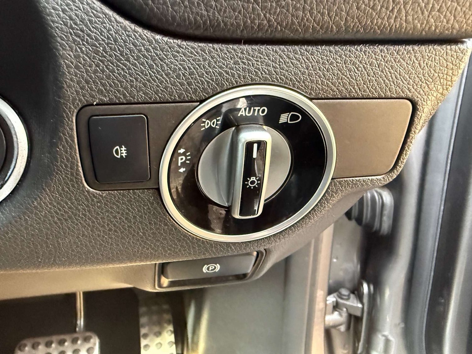 Used Mercedes-Benz CLA 2016 for sale - 77967833: Photo 44