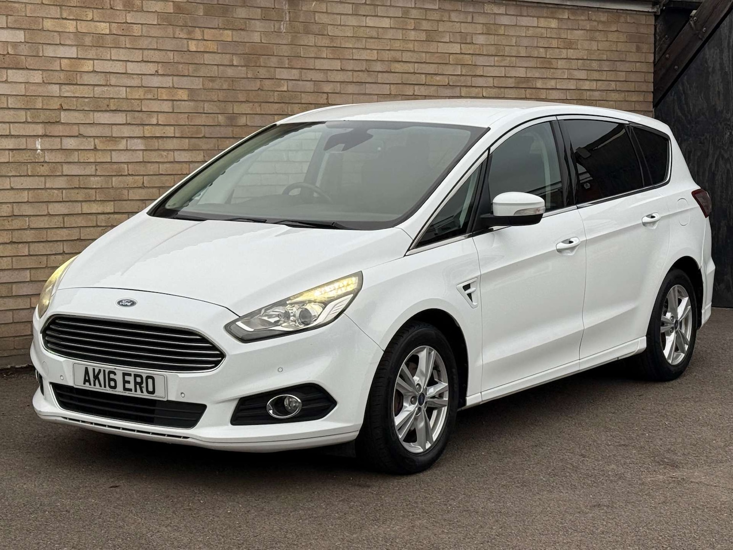 Used Ford S-Max 2016 for sale - 76642942: Photo 1