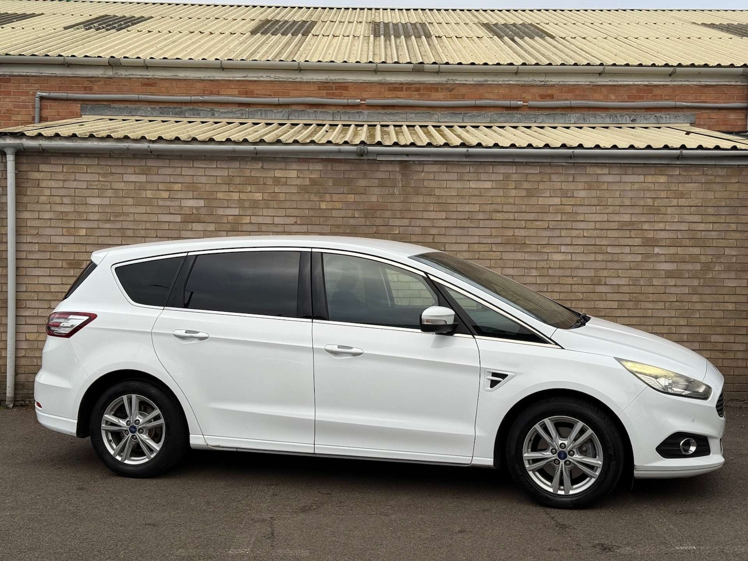 Used Ford S-Max 2016 for sale - 76642942: Photo 14