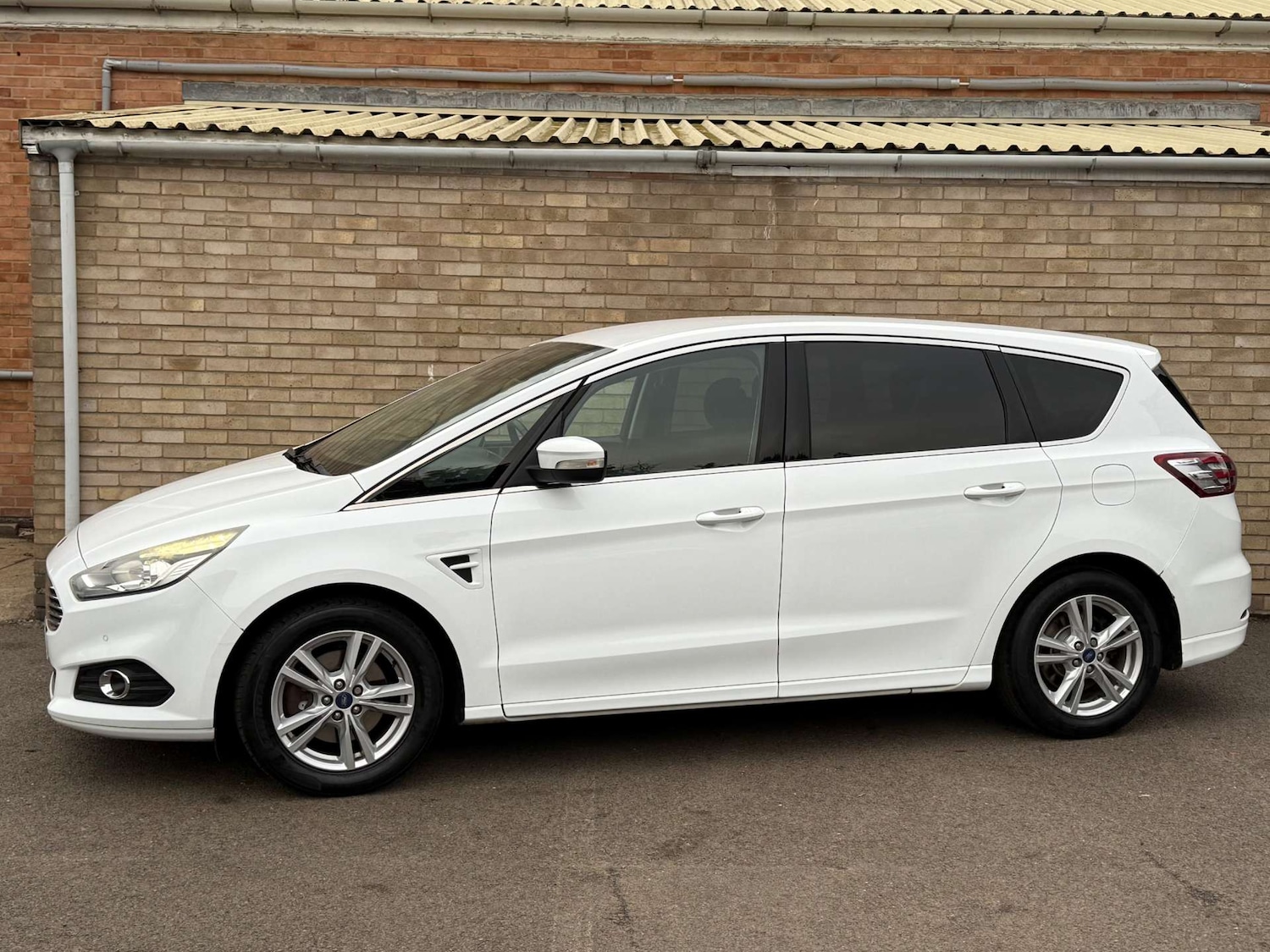 Used Ford S-Max 2016 for sale - 76642942: Photo 15