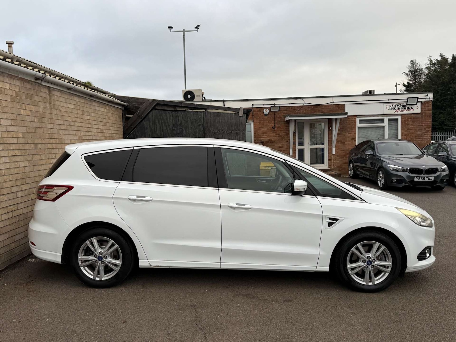 Used Ford S-Max 2016 for sale - 76642942: Photo 18