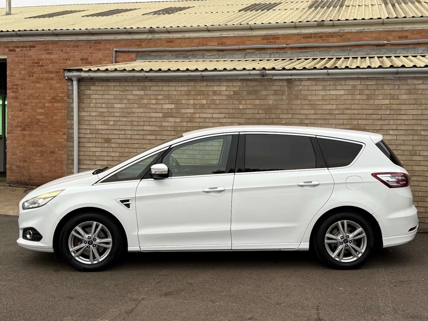 Used Ford S-Max 2016 for sale - 76642942: Photo 28
