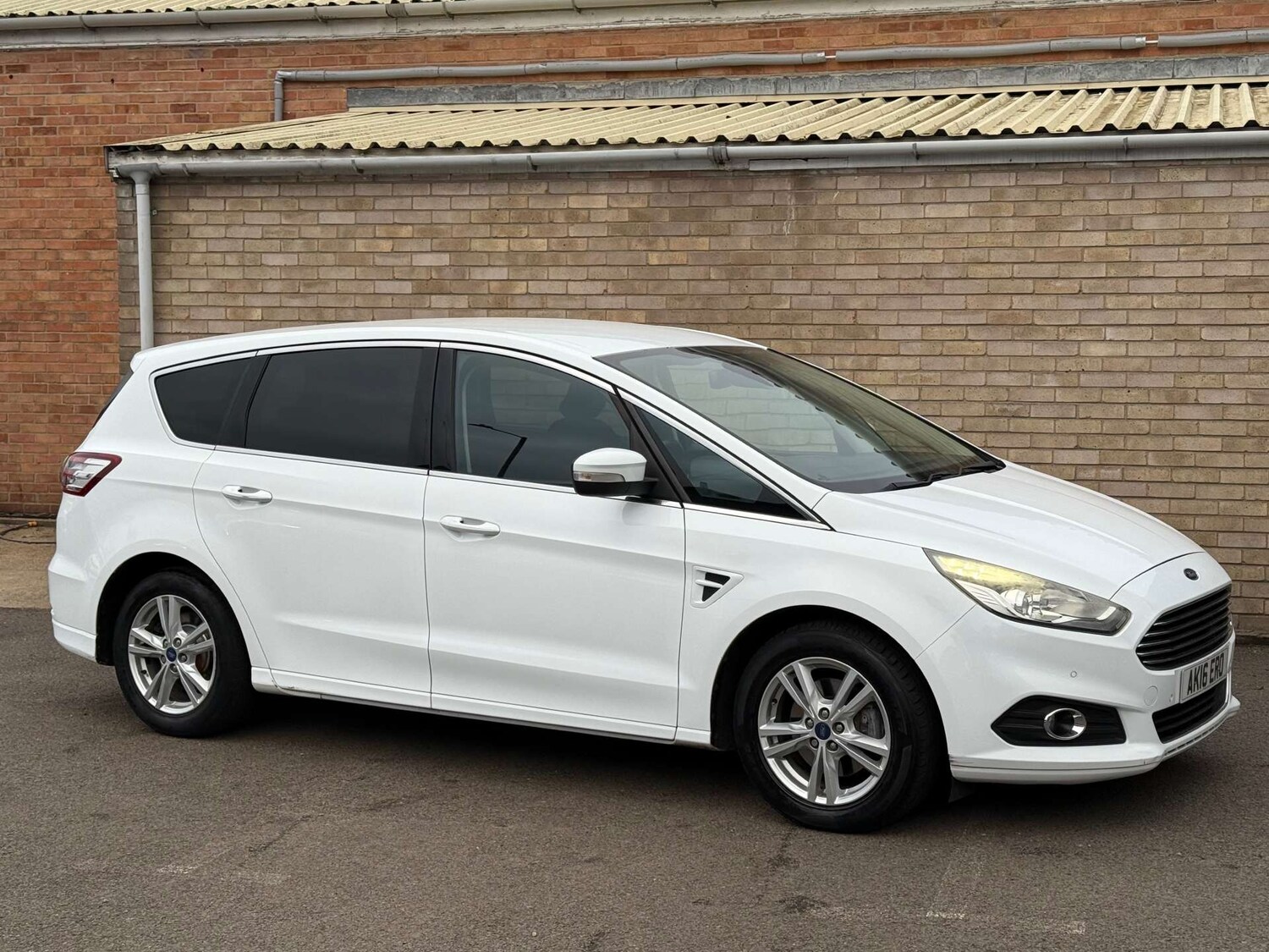Used Ford S-Max 2016 for sale - 76642942: Photo 32