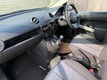 Used Mazda Mazda2 2011 for sale - 75631340: Photo