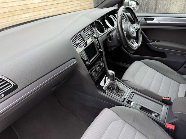 Used Volkswagen Golf 2016 for sale - 76230749: Photo 3