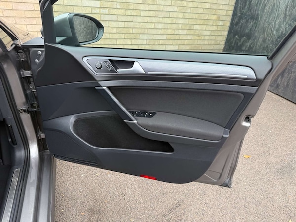 Used Volkswagen Golf 2016 for sale - 76230749: Photo 40