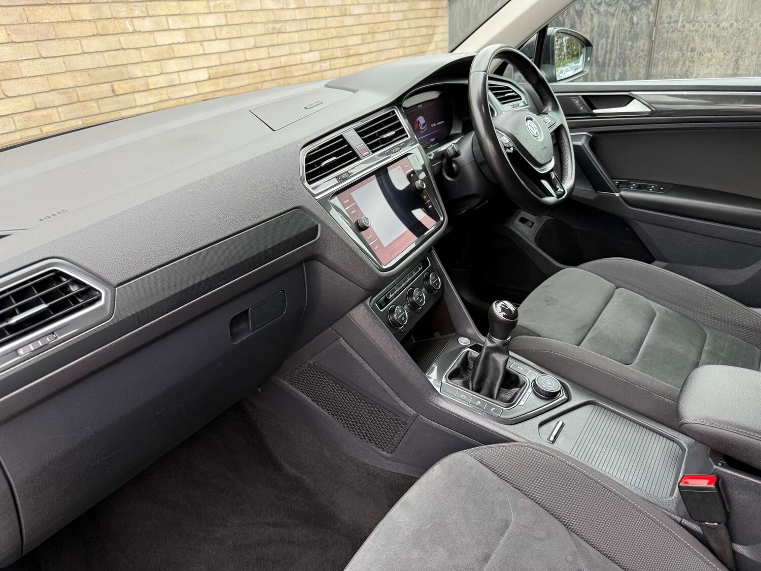 Used Volkswagen Tiguan 2017 for sale - 76028795: Photo 3