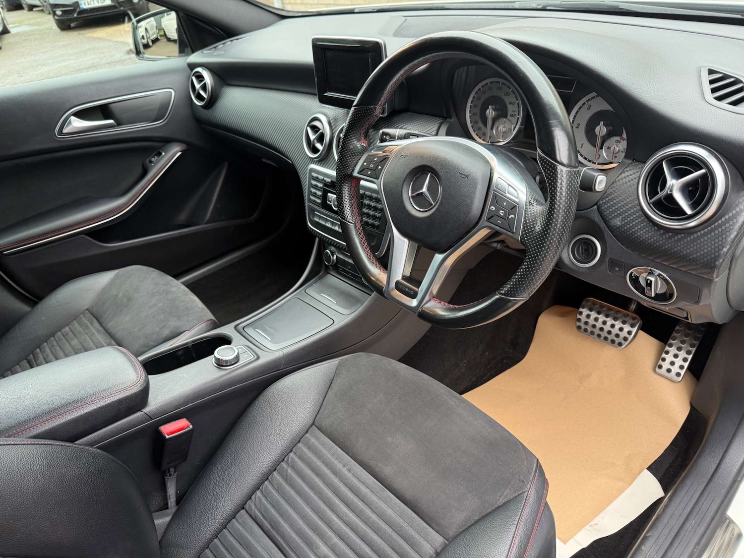 Used Mercedes-Benz A-Class 2014 for sale - 77621946: Photo 6