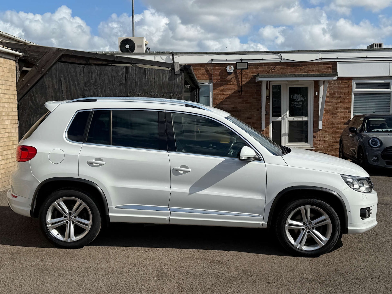 Used Volkswagen Tiguan 2015 for sale - 76118368: Photo 15