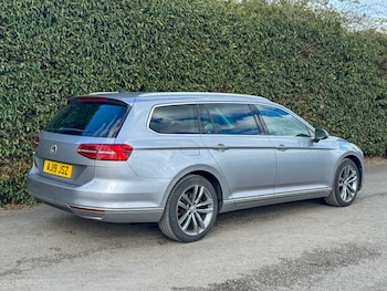 Used Volkswagen Passat 2019 for sale - 77917428: Photo