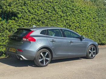Used Volvo V40 2018 for sale - 78369656: Photo