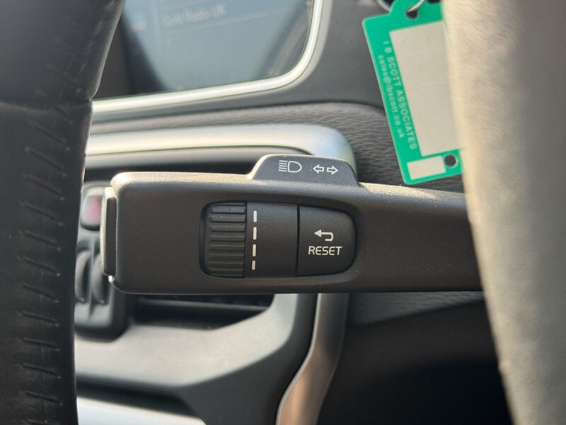 Used Volvo V40 2018 for sale - 77530424: Photo 18