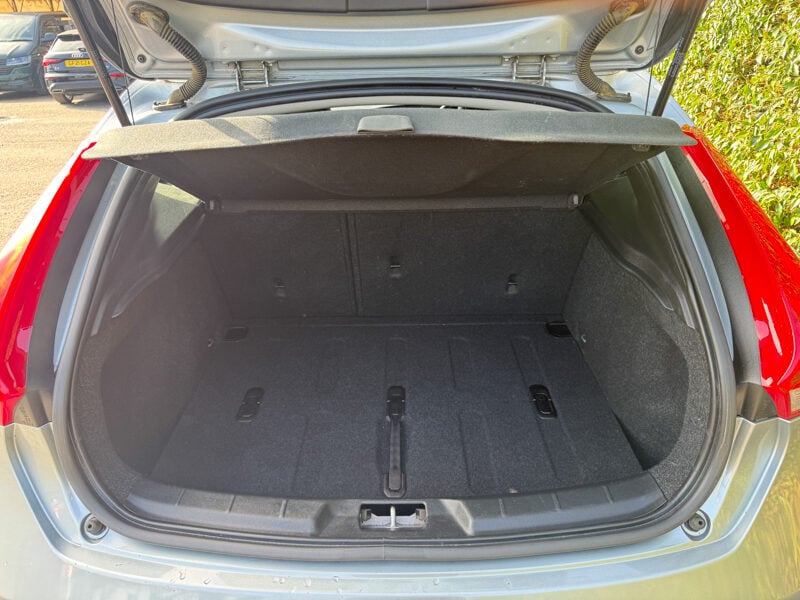 Used Volvo V40 2018 for sale - 77530424: Photo 9