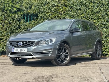 Used Volvo V60 2016 for sale - 78182630: Photo