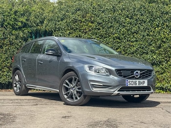 Used Volvo V60 2016 for sale - 78182630: Photo